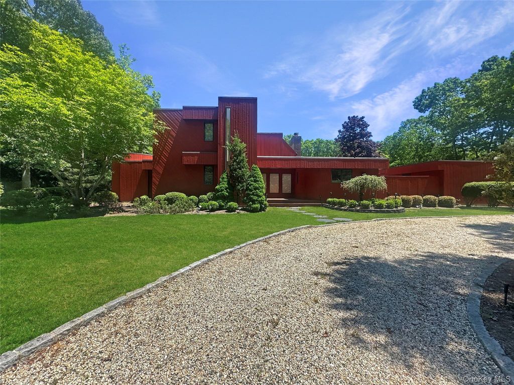 18 Quarter Court, Westhampton, NY 11977