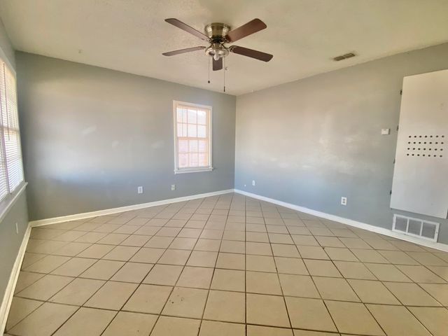 2408 E 8th Street, Lubbock, TX 79403