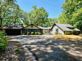 395 COUNTRY CLUB LN, Selmer, TN 38375