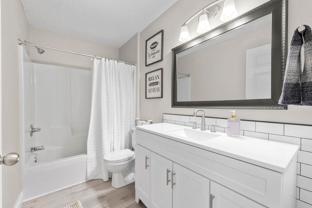 1832 Whispering Oaks Lane, Fort Walton Beach, FL 32547