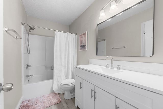 1832 Whispering Oaks Lane, Fort Walton Beach, FL 32547