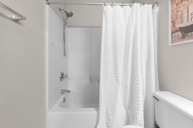 1832 Whispering Oaks Lane, Fort Walton Beach, FL 32547