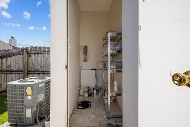 1832 Whispering Oaks Lane, Fort Walton Beach, FL 32547