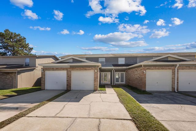 1832 Whispering Oaks Lane, Fort Walton Beach, FL 32547