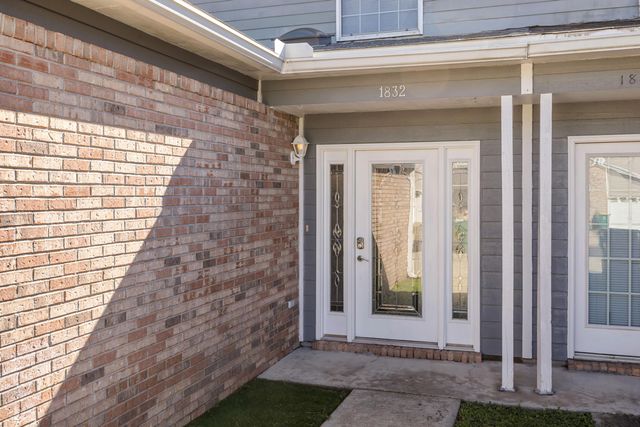 1832 Whispering Oaks Lane, Fort Walton Beach, FL 32547