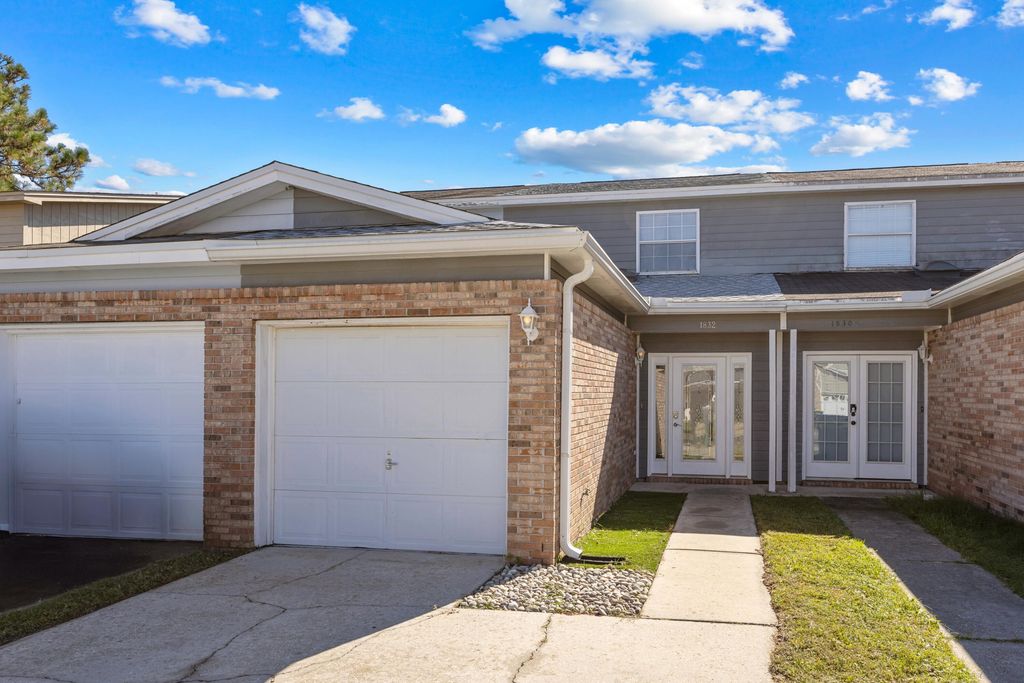 1832 Whispering Oaks Lane, Fort Walton Beach, FL 32547