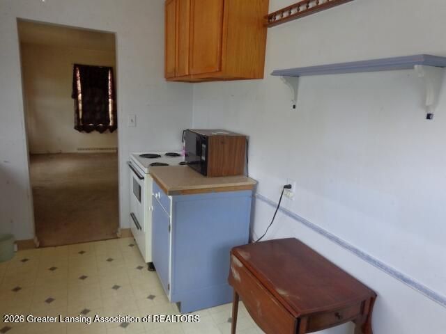 216 W Jolly Road, Lansing, MI 48910