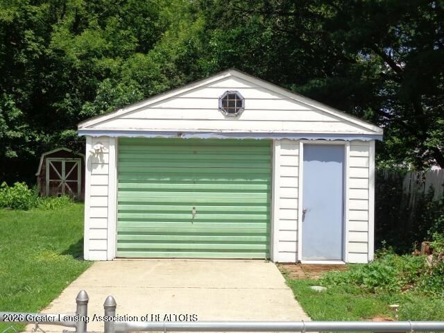 216 W Jolly Road, Lansing, MI 48910