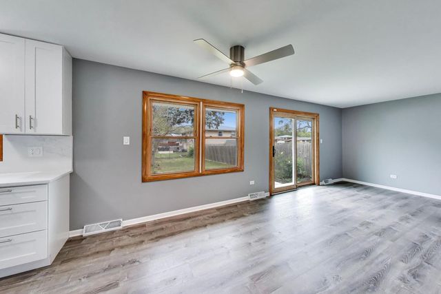 19246 Oakwood Avenue, Lansing, IL 60438