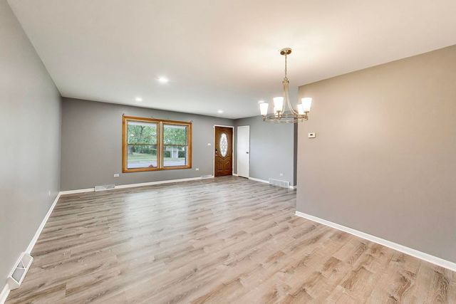 19246 Oakwood Avenue, Lansing, IL 60438