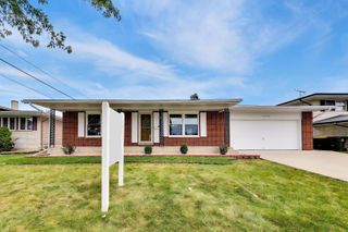 19246 Oakwood Avenue, Lansing, IL 60438