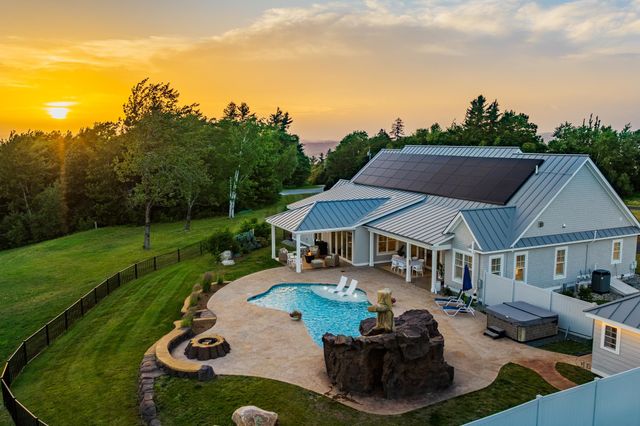 125 Summit Road, Sutton, NH 03260