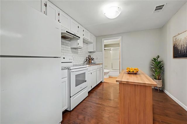 1418 Maple Lane, Lawrence, KS 66044