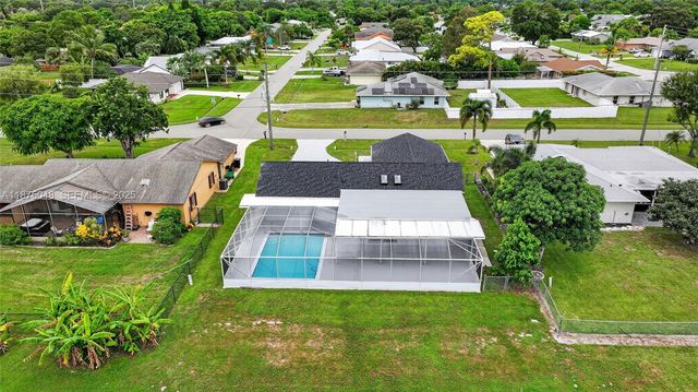 2221 SE Sidonia St, Port St. Lucie, FL 34952