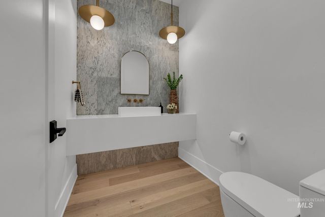 1355 N Morehouse Ave, Eagle, ID 83616