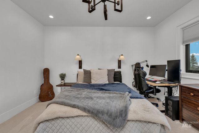 1355 N Morehouse Ave, Eagle, ID 83616