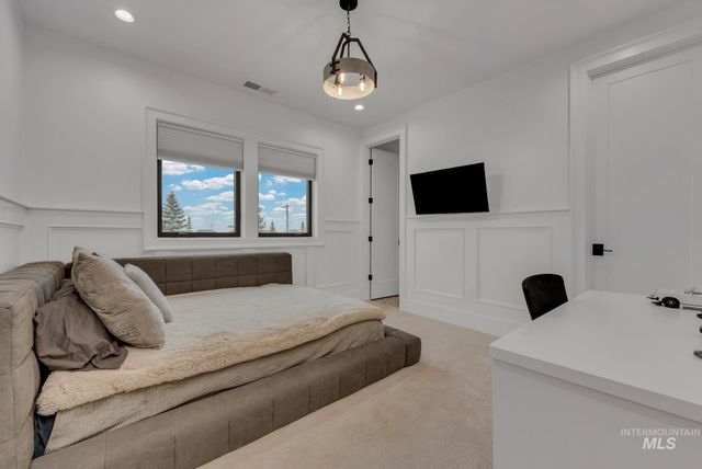 1355 N Morehouse Ave, Eagle, ID 83616