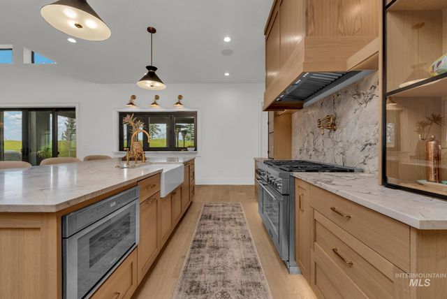 1355 N Morehouse Ave, Eagle, ID 83616