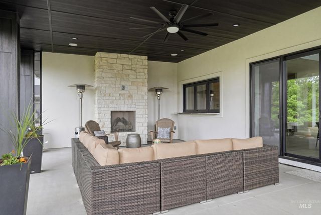 1355 N Morehouse Ave, Eagle, ID 83616