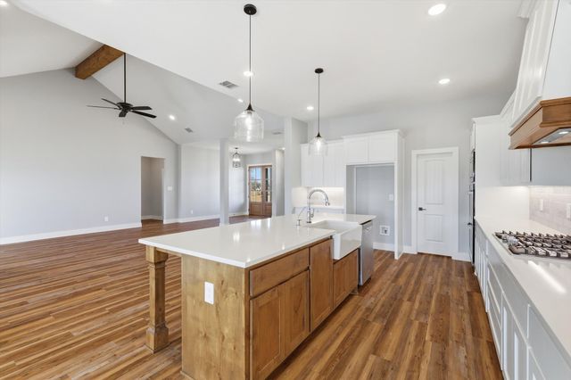 420 Zonaverde Court, Poolville, TX 76487