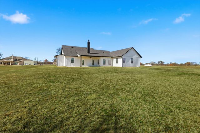 420 Zonaverde Court, Poolville, TX 76487