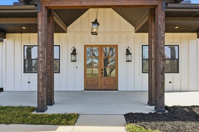 420 Zonaverde Court, Poolville, TX 76487