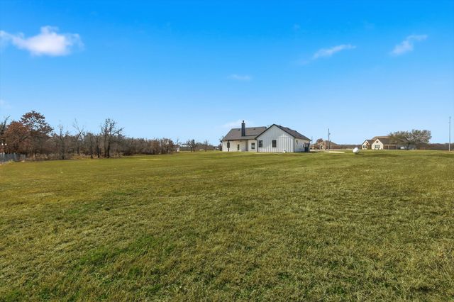 420 Zonaverde Court, Poolville, TX 76487