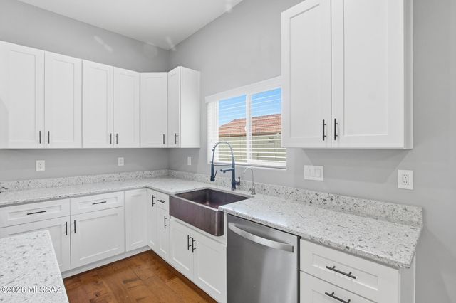 2642 S Falcon View Drive, Tucson, AZ 85713