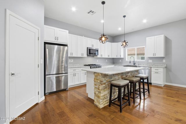 2642 S Falcon View Drive, Tucson, AZ 85713