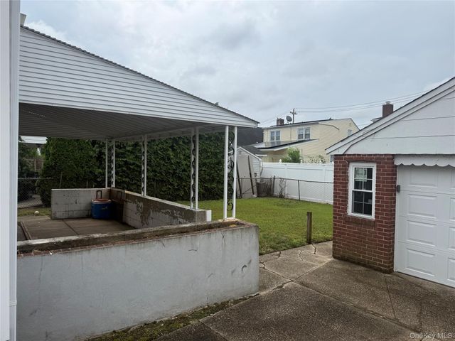 243 Pershing Parkway, Mineola, NY 11501