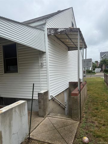 243 Pershing Parkway, Mineola, NY 11501