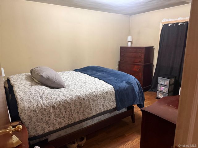 243 Pershing Parkway, Mineola, NY 11501