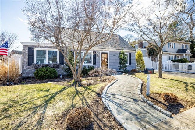 72 Cleveland Avenue, Massapequa, NY 11758