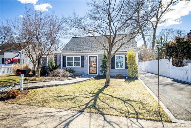 72 Cleveland Avenue, Massapequa, NY 11758