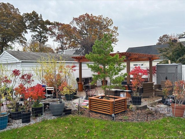 72 Cleveland Avenue, Massapequa, NY 11758