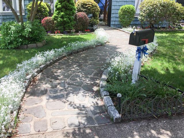 72 Cleveland Avenue, Massapequa, NY 11758