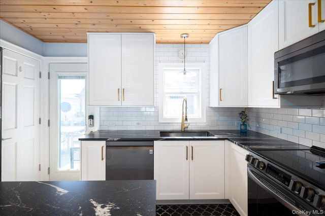 72 Cleveland Avenue, Massapequa, NY 11758