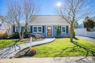 72 Cleveland Avenue, Massapequa, NY 11758