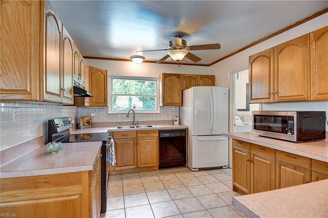 600 Sandy Springs LN, Virginia Beach, VA 23452