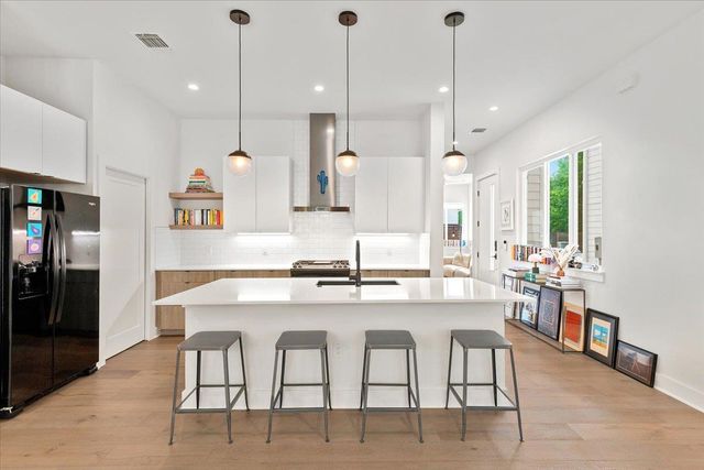 1404 E M Franklin Ave 1, Austin, TX 78721