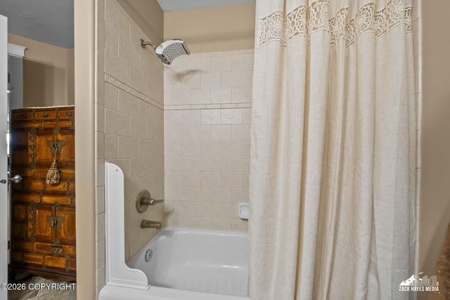 5805 Prominence Pointe Drive, Anchorage, AK 99516