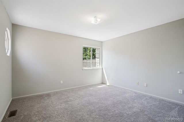 28986 Christopher Lane, Southfield, MI 48034