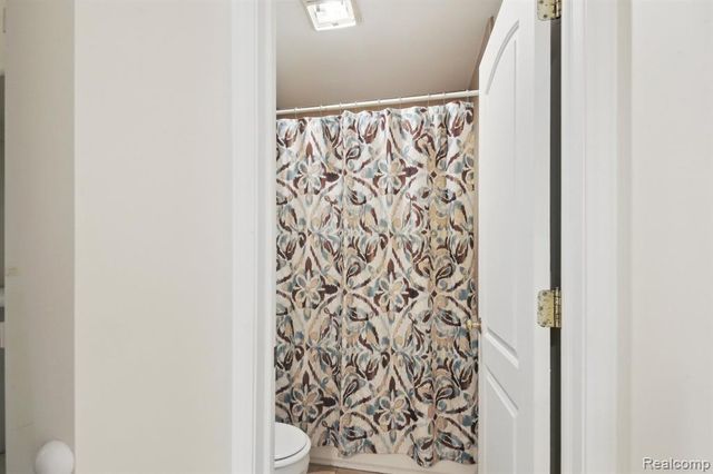 28986 Christopher Lane, Southfield, MI 48034