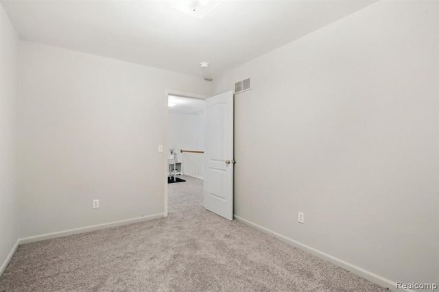 28986 Christopher Lane, Southfield, MI 48034