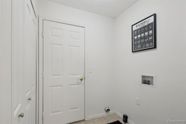 28986 Christopher Lane, Southfield, MI 48034