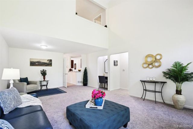 28986 Christopher Lane, Southfield, MI 48034