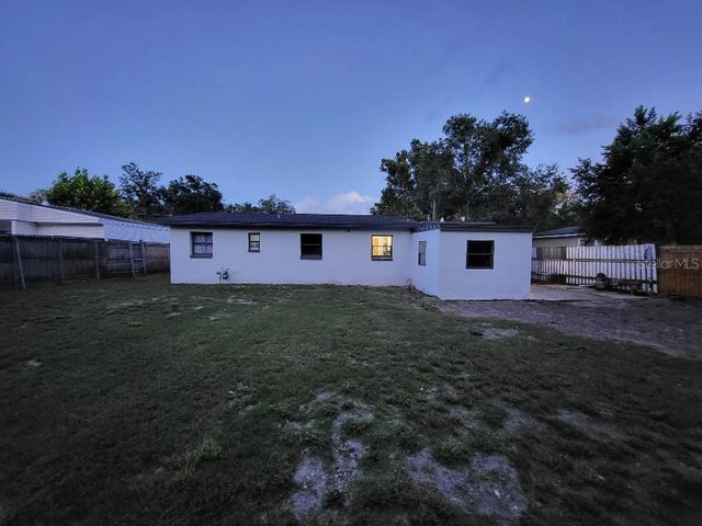 995 EMERALD DRIVE, Mount Dora, FL 32757