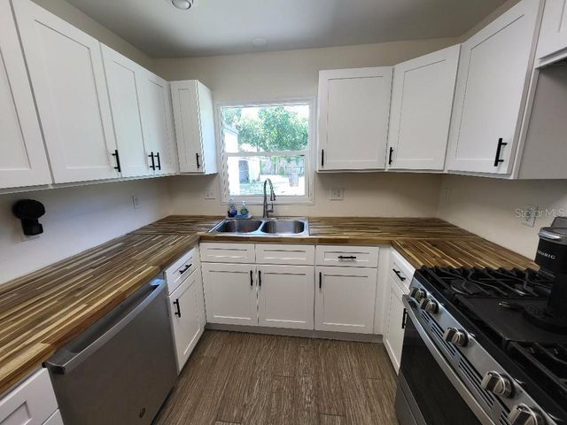 995 EMERALD DRIVE, Mount Dora, FL 32757