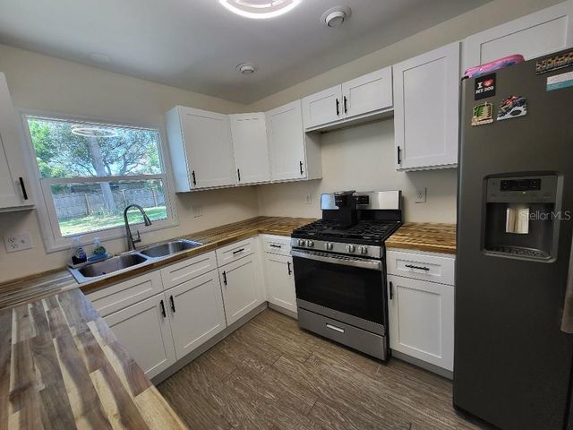 995 EMERALD DRIVE, Mount Dora, FL 32757
