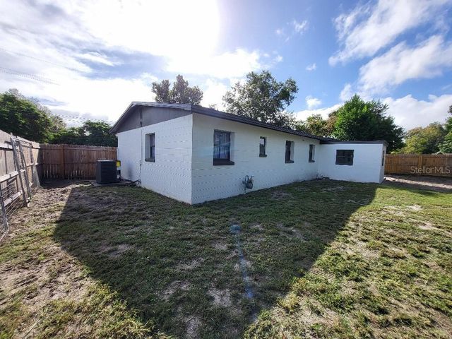 995 EMERALD DRIVE, Mount Dora, FL 32757